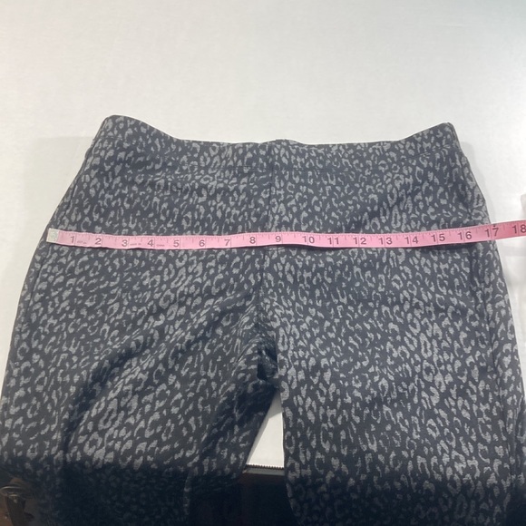 NWOT St John’s Bay womens animal print jeggings‎ leggings - Picture 11 of 15